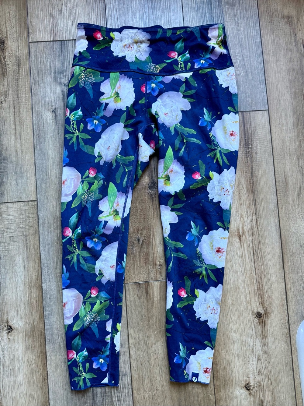 Oiselle Bird Hug Reversible Leggings | EUC | Size 6 | Waistband pocket